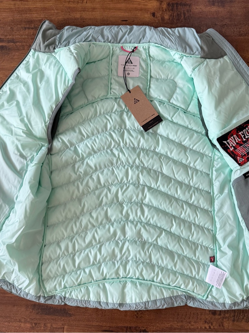 Nike ACG Men's Mint & Olive Quilted Packable Vest - Picture 3 of 10